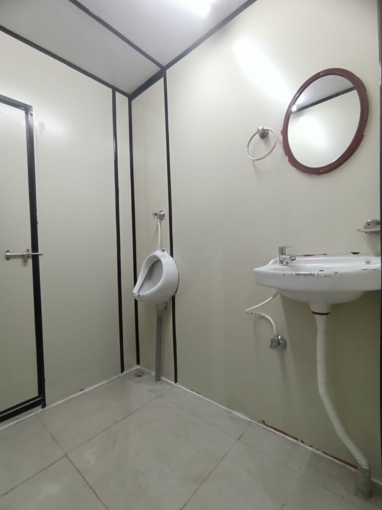toilet cabin 7